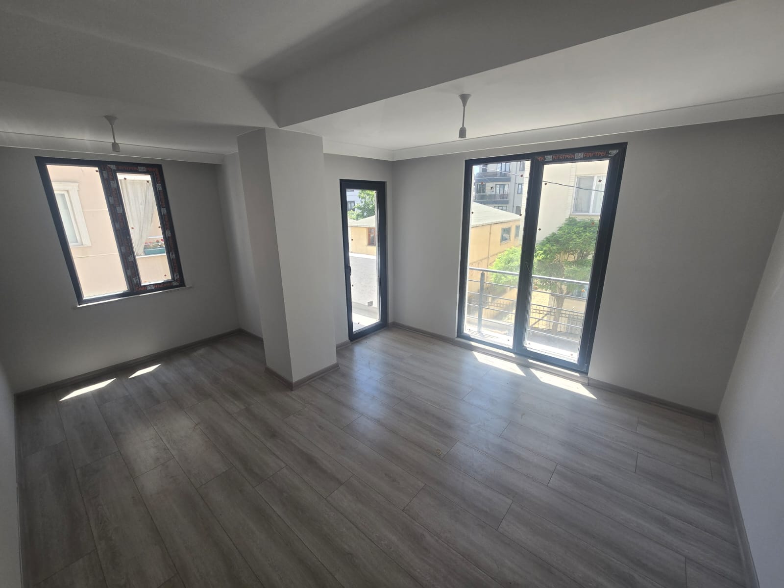 ÇEKMEKÖY AYDINLAR SIFIR 2+1 75 M2 KİRALIK 25.000.TL