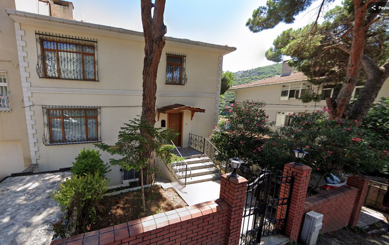 MERKEZE YAKIN MÜSTAKİL 4+1 BAHÇELİ OTOPARKLI 200 M2 75.000 TL.