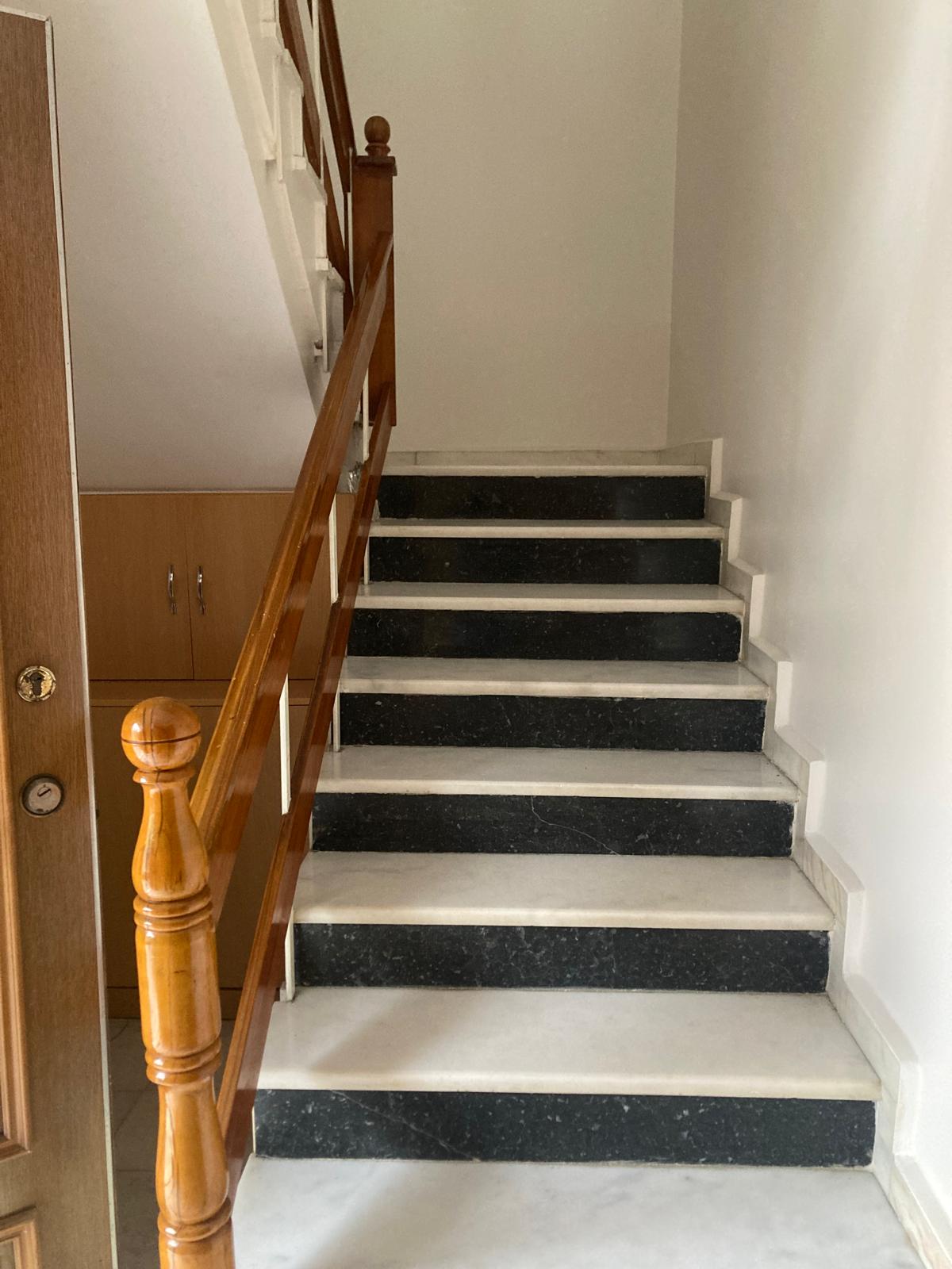 MERKEZE YAKIN MÜSTAKİL 4+1 BAHÇELİ OTOPARKLI 200 M2 75.000 TL.