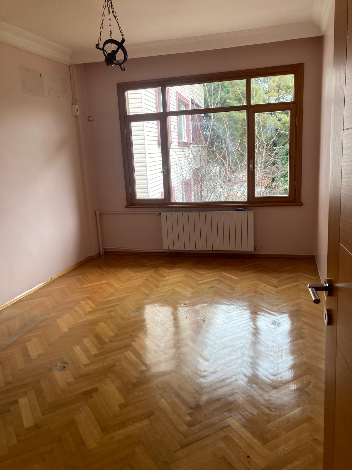 MERKEZE YAKIN MÜSTAKİL 4+1 BAHÇELİ OTOPARKLI 200 M2 75.000 TL.