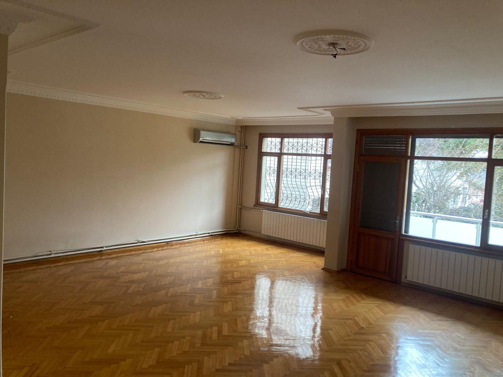 MERKEZE YAKIN MÜSTAKİL 4+1 BAHÇELİ OTOPARKLI 200 M2 75.000 TL.