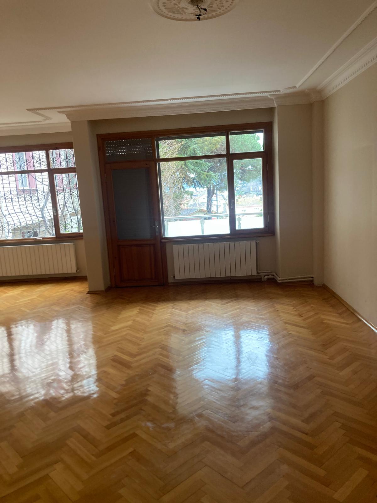 MERKEZE YAKIN MÜSTAKİL 4+1 BAHÇELİ OTOPARKLI 200 M2 75.000 TL.