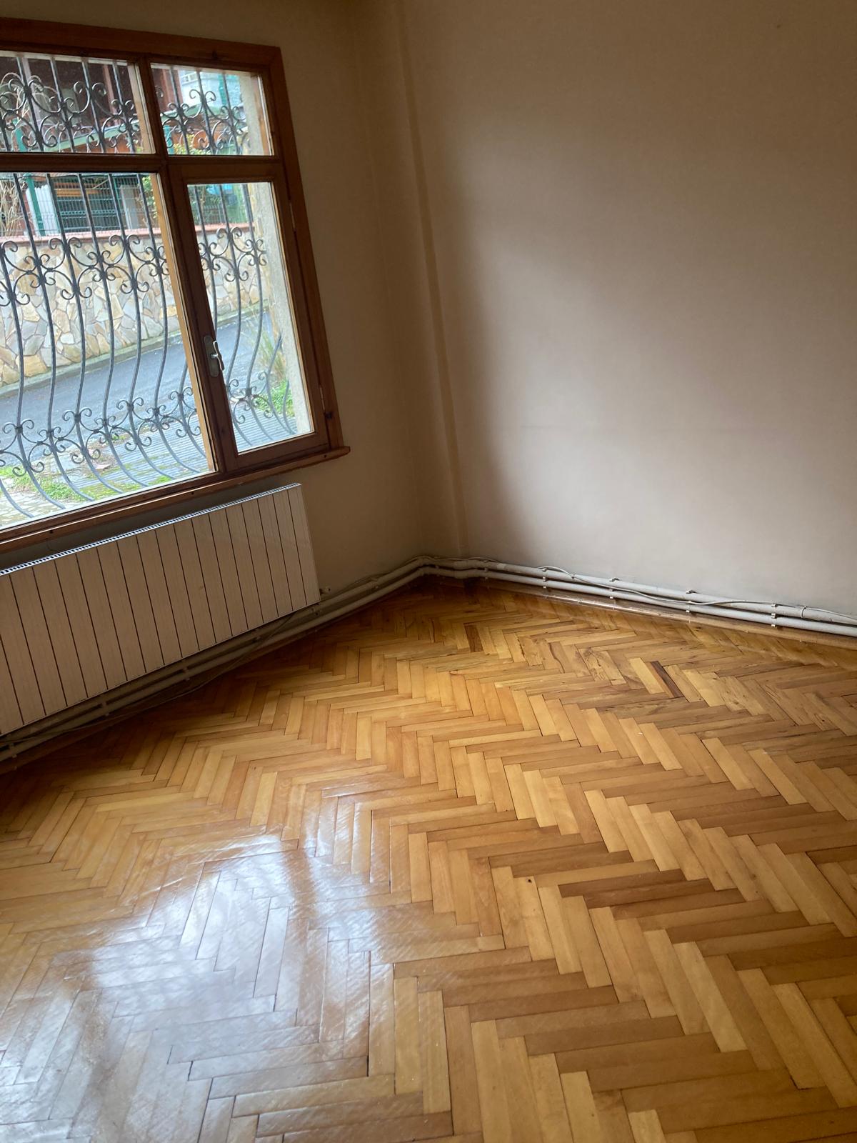 MERKEZE YAKIN MÜSTAKİL 4+1 BAHÇELİ OTOPARKLI 200 M2 75.000 TL.