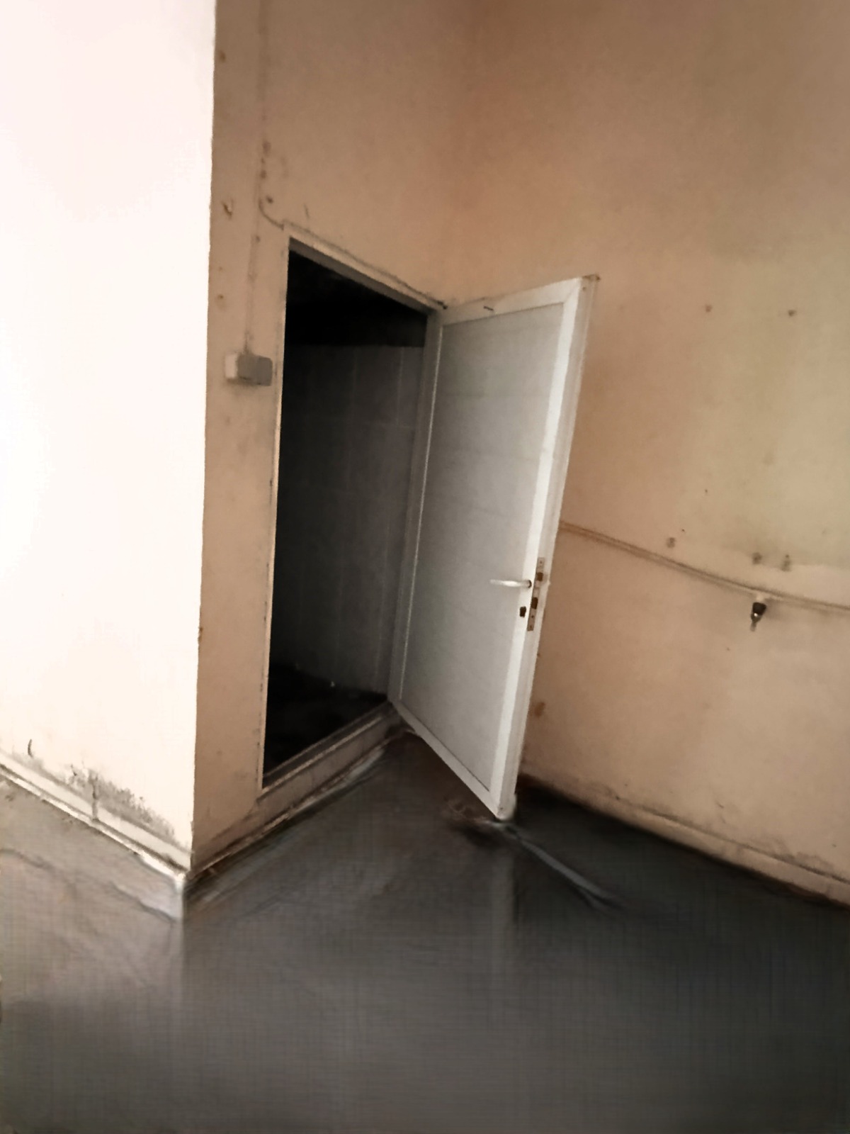 ESKİ ZEKERİYAKÖY CAD. YÜKSEK TAVANLI 75 M2 DÜKKAN 30.000.TL