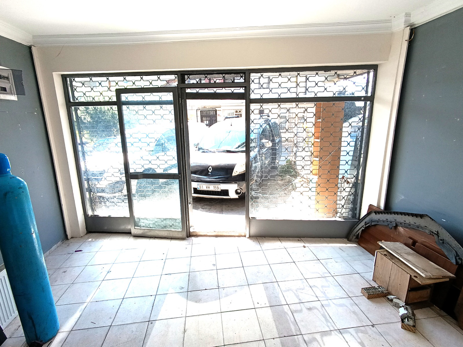 ESKİ ZEKERİYAKÖY CAD. ÜZERİ MUTFAK, WC'Lİ 65 M2 DÜKKAN 25.000.TL