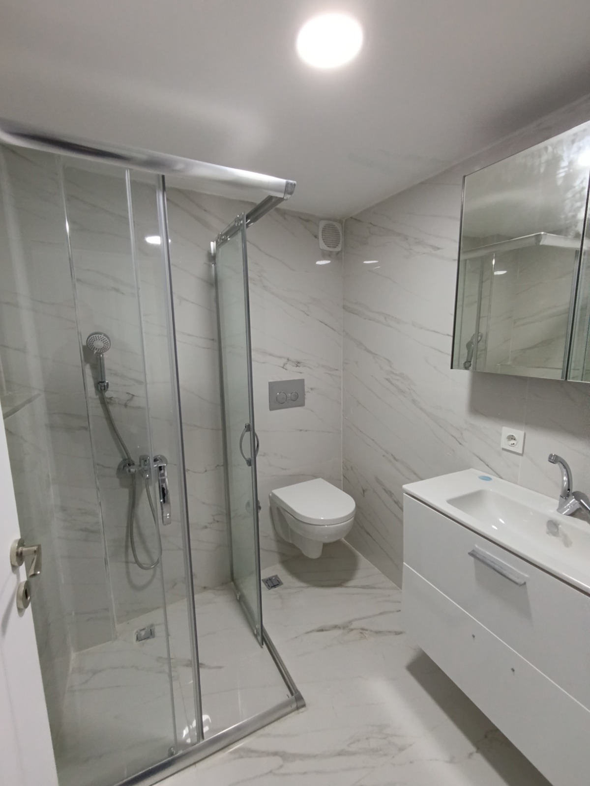 SARIYER MERKEZ YENİ BİNA 2+1 85 M2 KİRLIK 50.000 TL