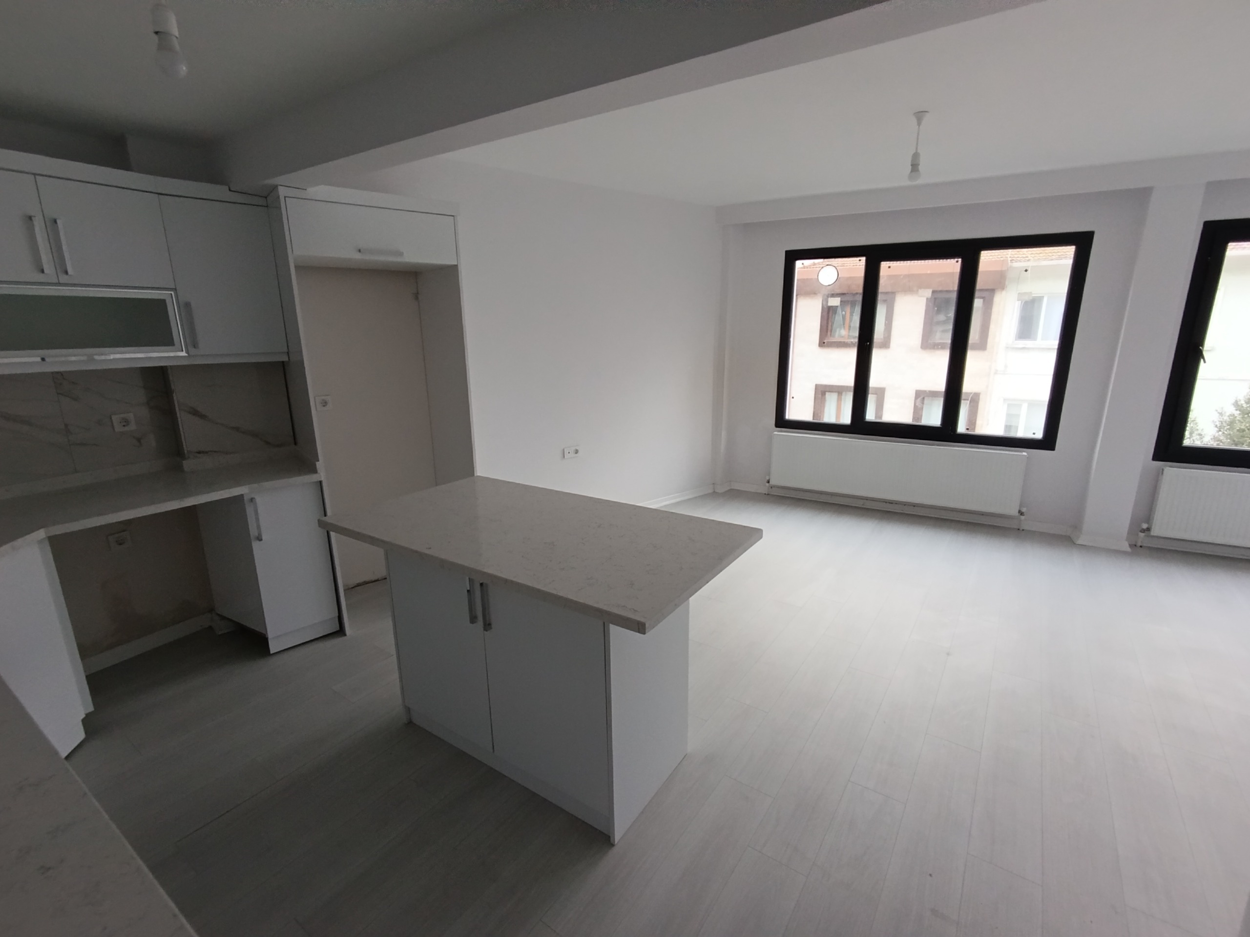 SARIYER MERKEZ YENİ BİNA 2+1 85 M2 KİRLIK 50.000 TL