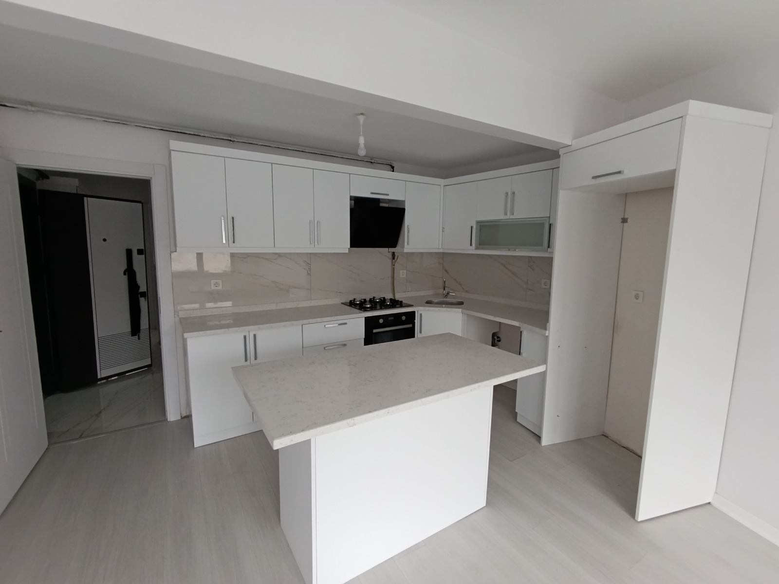 SARIYER MERKEZ YENİ BİNA 2+1 85 M2 KİRLIK 50.000 TL