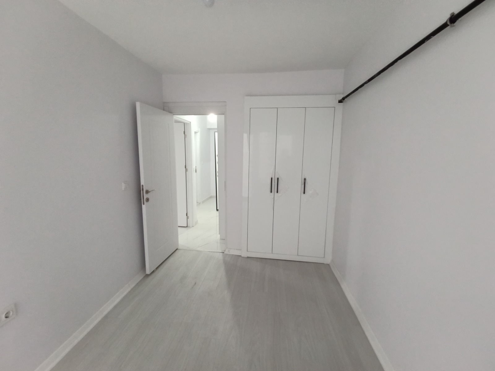 SARIYER MERKEZ YENİ BİNA 2+1 85 M2 KİRLIK 50.000 TL