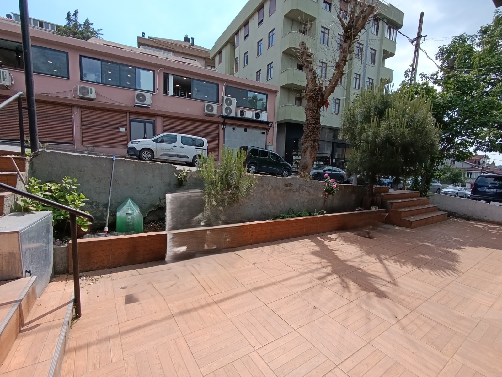 ADNAN KAHVECİ CAD. ÜZERİ KİRALIK DÜKKAN 30.000.-TL