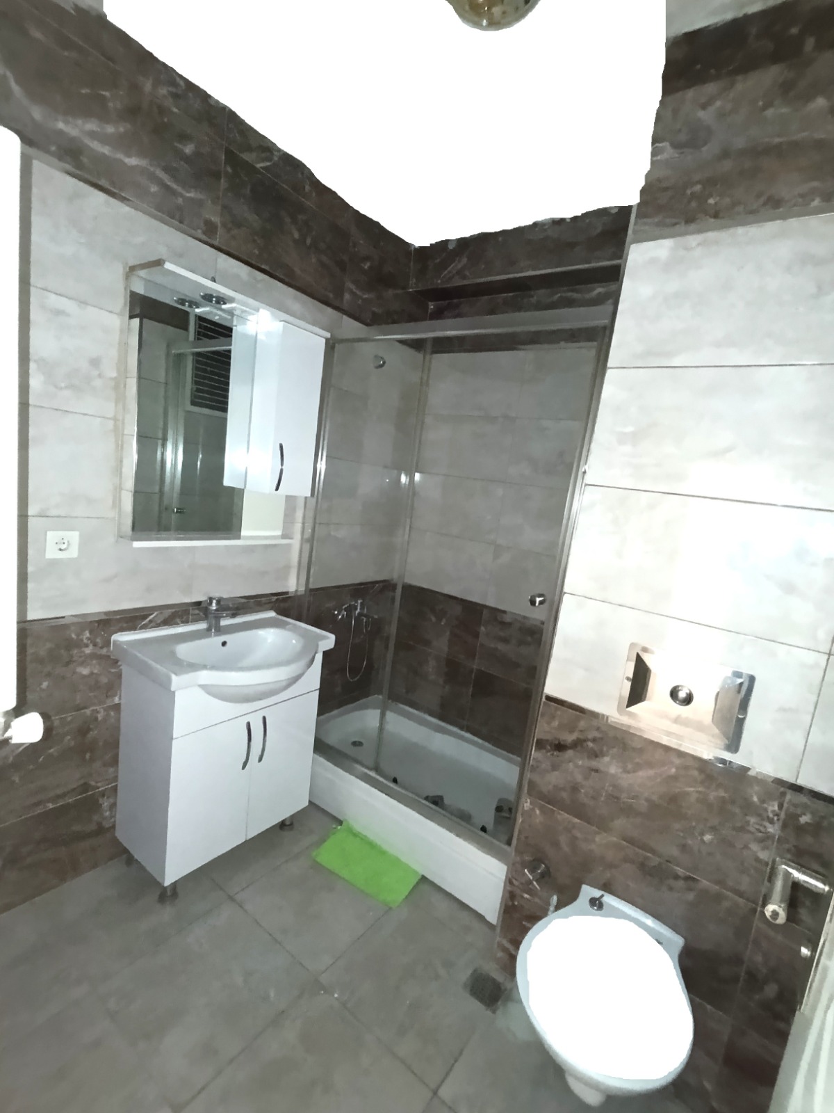  HÜRRİYET MAH. 2+1 75 M2 2.KAT YENİ BİNA KİRALIK 25.000.-TL
