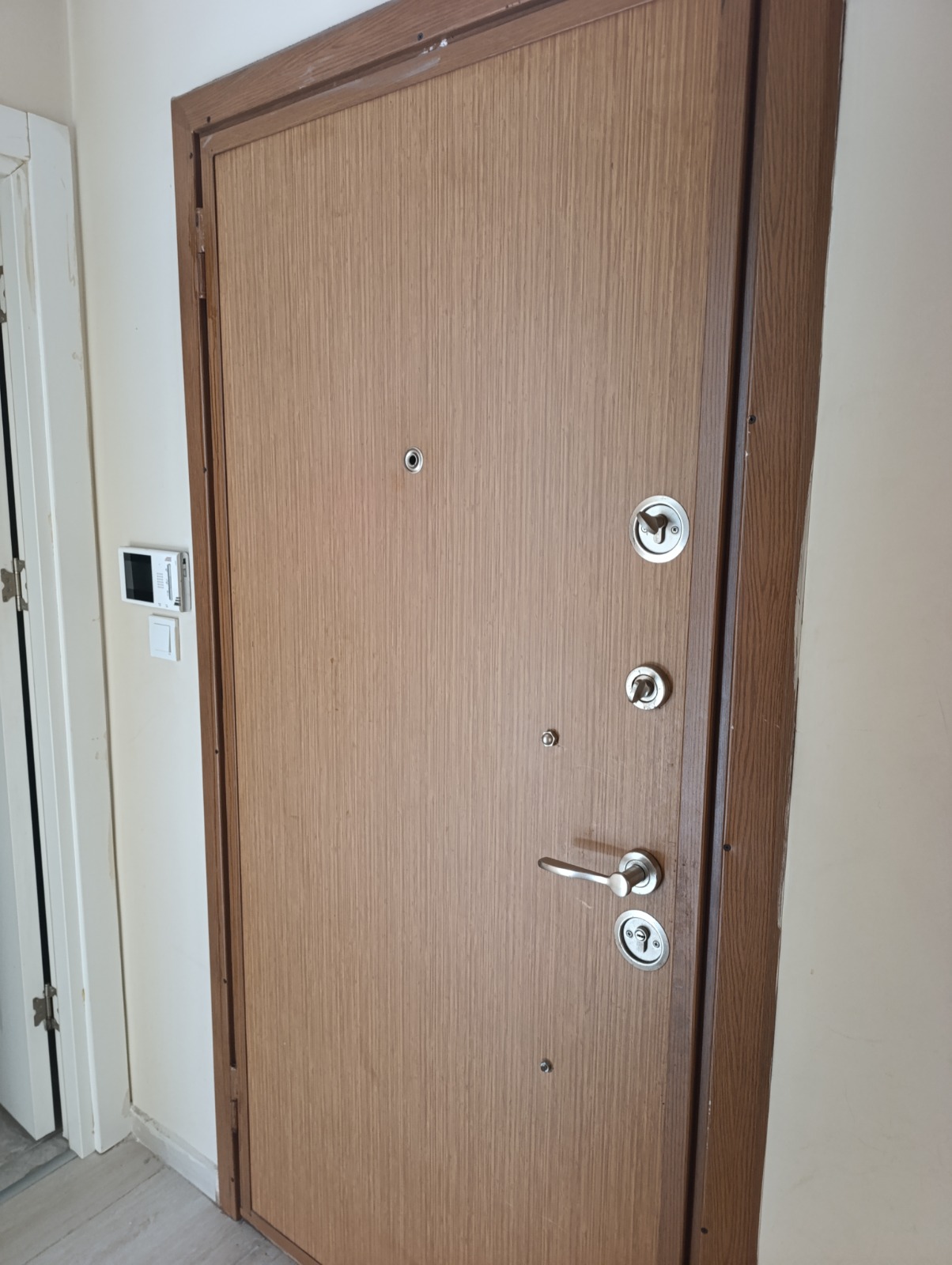  HÜRRİYET MAH. 2+1 75 M2 2.KAT YENİ BİNA KİRALIK 25.000.-TL