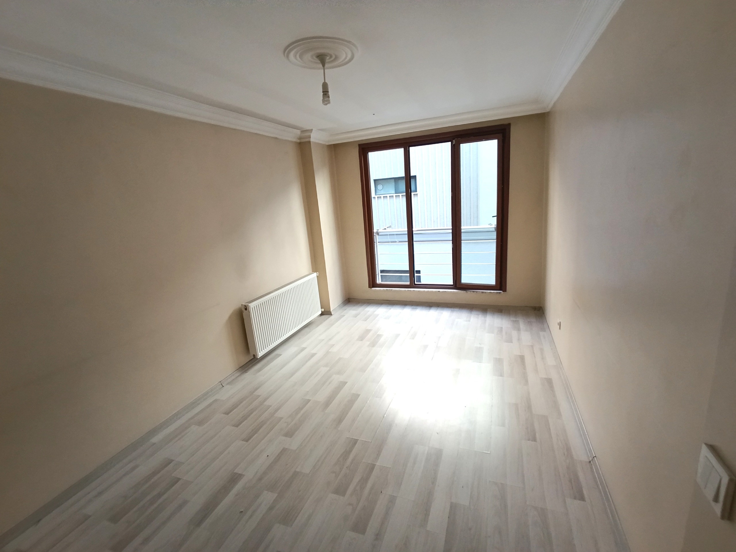  HÜRRİYET MAH. 2+1 75 M2 2.KAT YENİ BİNA KİRALIK 25.000.-TL