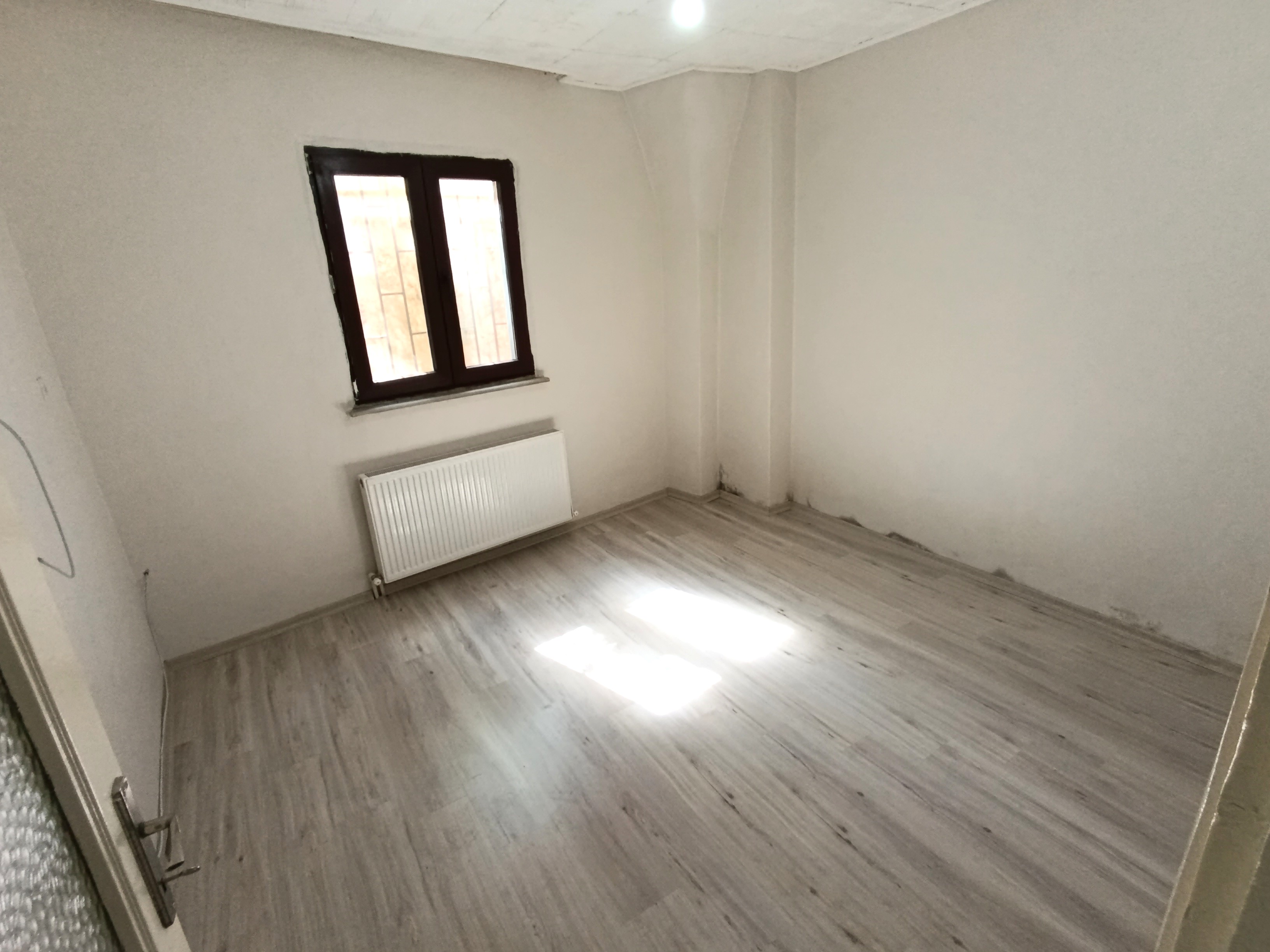 ÇARŞAMBA PAZARININ SOKAĞINDA 1+1 45 M2 DOĞALGAZLI 16.000.TL