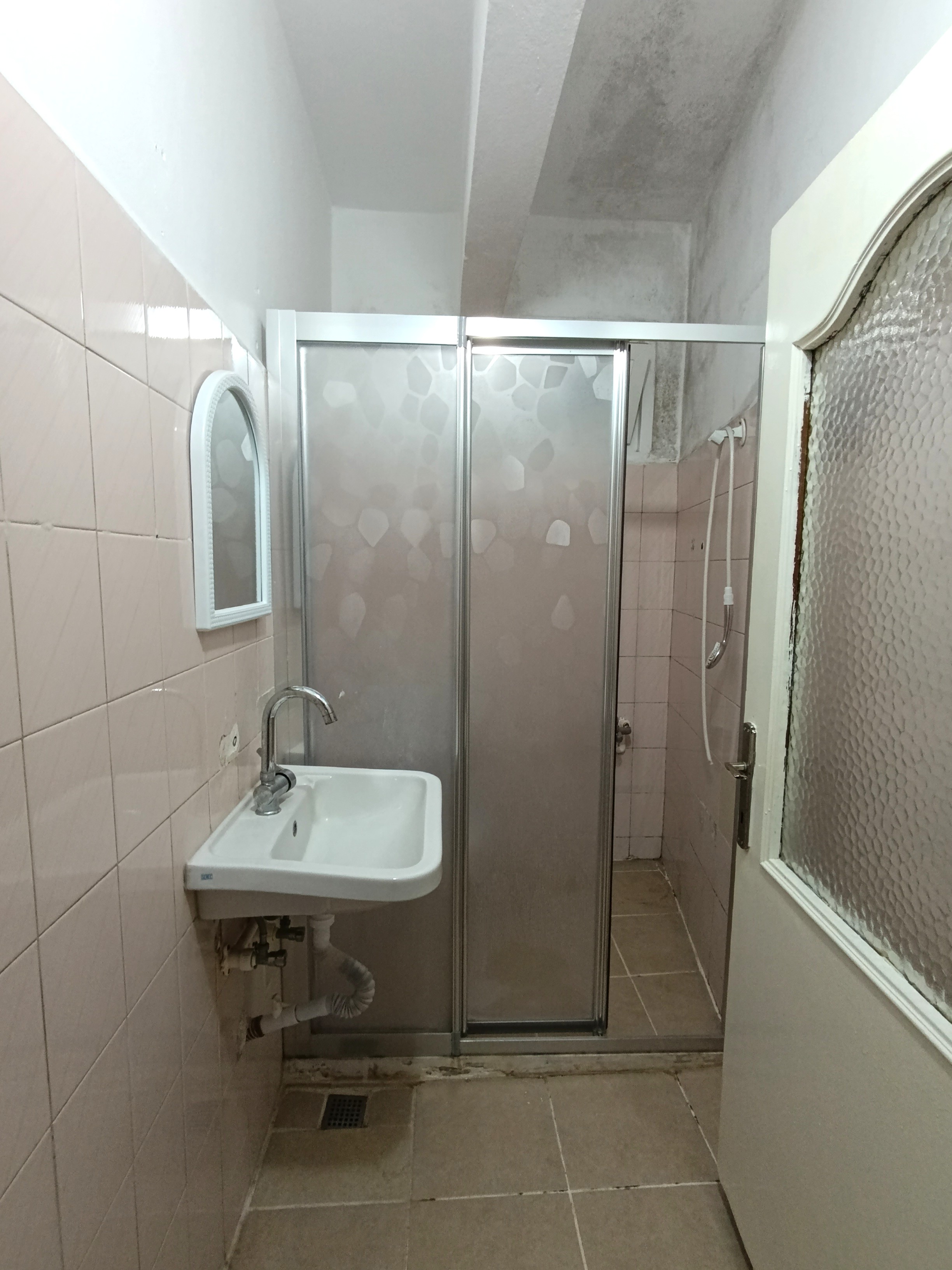 ÇARŞAMBA PAZARININ SOKAĞINDA 1+1 45 M2 DOĞALGAZLI 16.000.TL