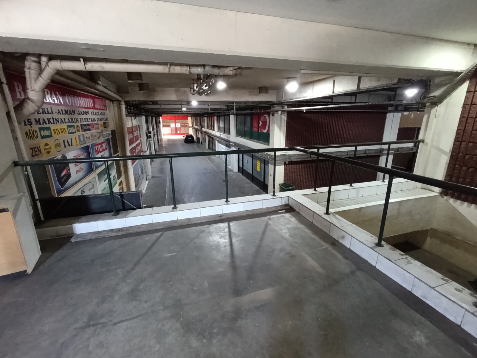 YEDPA H BLOK CAMLI MERKEZİ KONUMDA 52 M2 SATILIK 2.450.000.TL